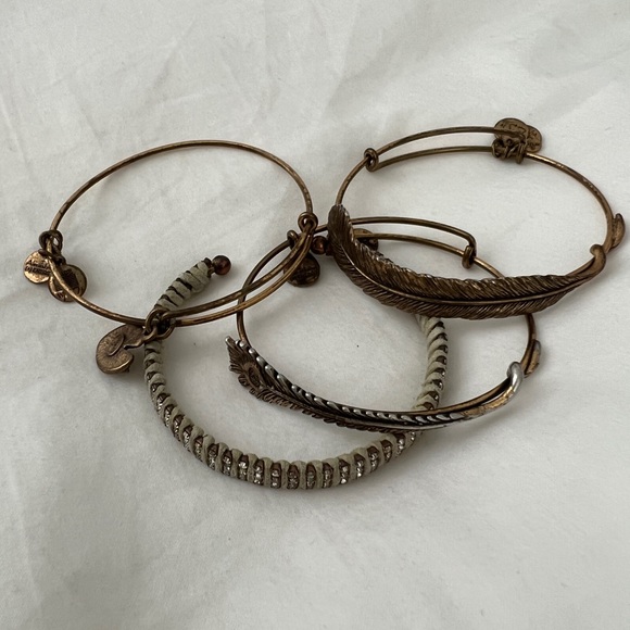 Stack of bracelets - Picture 2 of 7